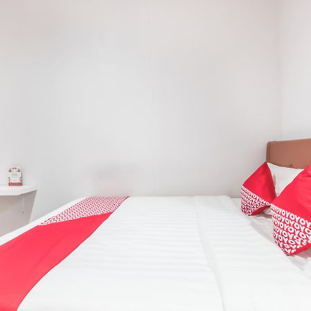 Oyo 1555 Unik Guesthouse Syariah Jakarta Ngoại thất bức ảnh