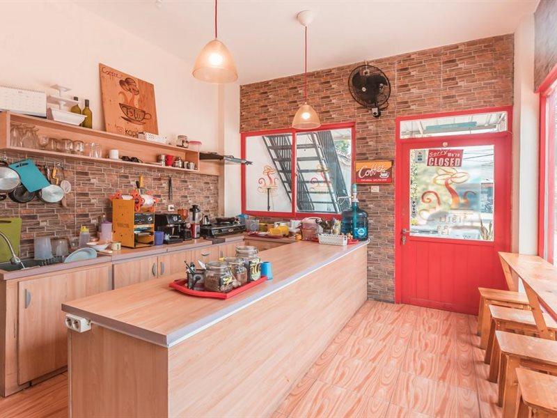 Oyo 1555 Unik Guesthouse Syariah Jakarta Thức ăn nhanh bức ảnh