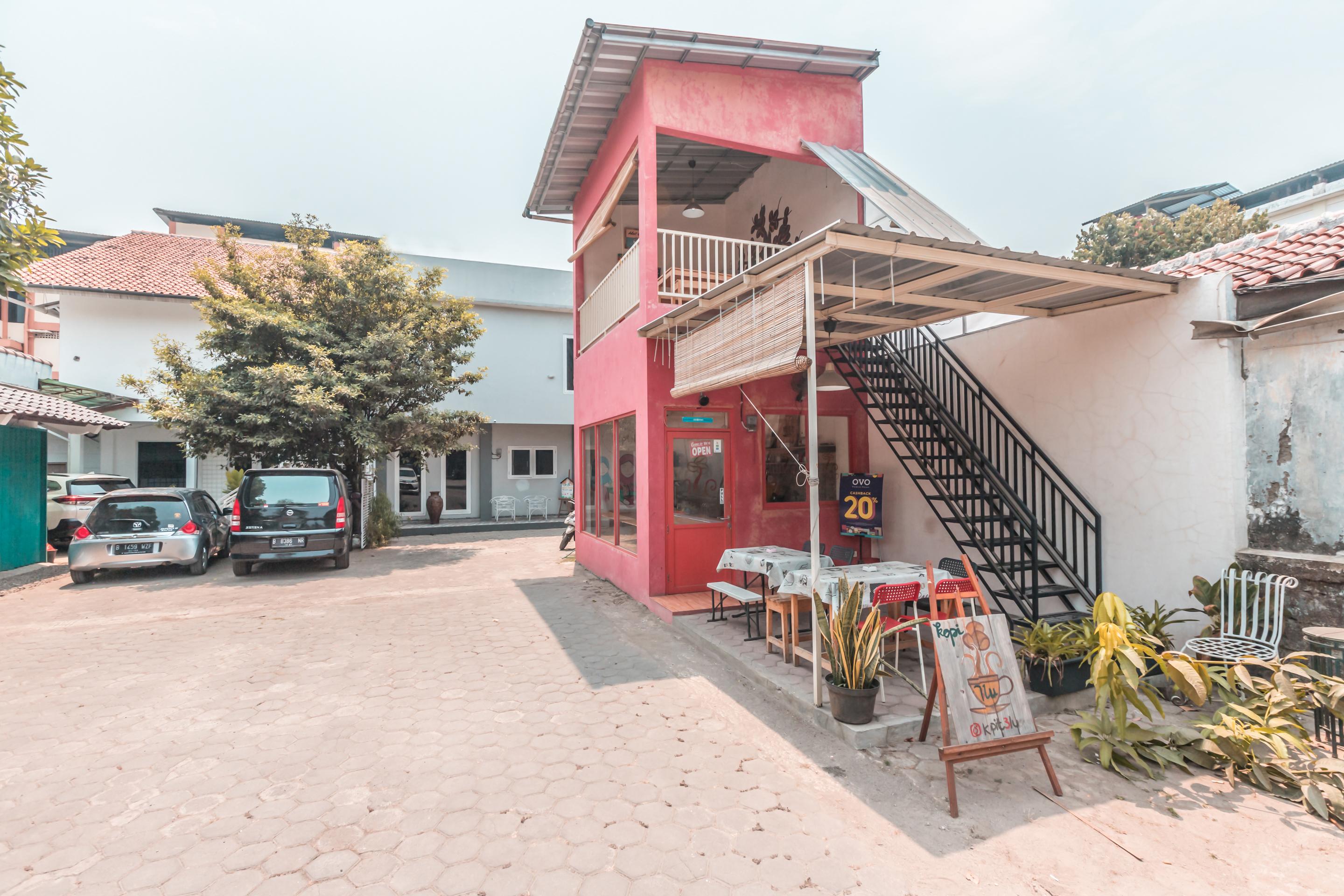 Oyo 1555 Unik Guesthouse Syariah Jakarta Ngoại thất bức ảnh